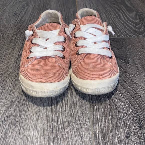 Dusty pink slip on sneakers. - Picture 1 of 3